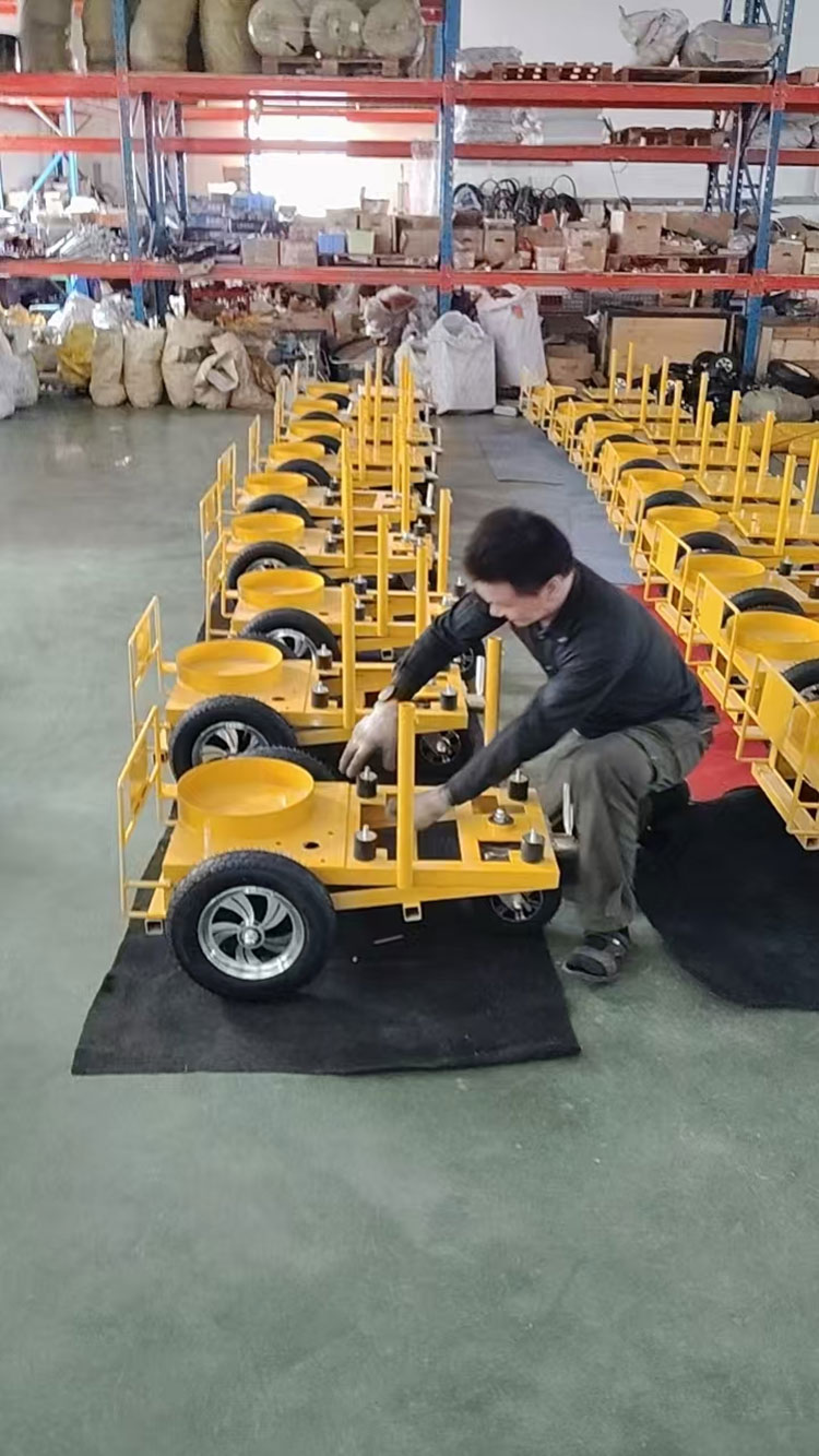 Mesin Penandaan Jalan Raya Cold ke Kazakhstan, menonjolkan kecemerlangan pembuatan yang disesuaikan